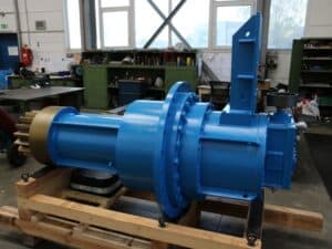 KWE Kleinteilegetriebe mit blauer Beschichtung für industrielle Anwendungen.