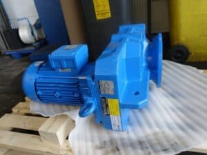 Blaue industrielle Getriebe, Schwerlastgetriebe für Maschinenbau und Industrieanwendungen.